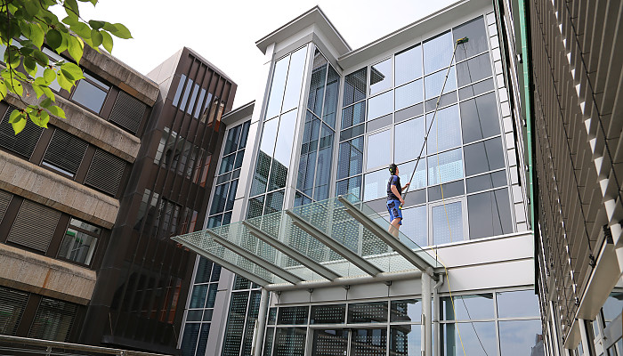 Glas-und Fassadenreinigung